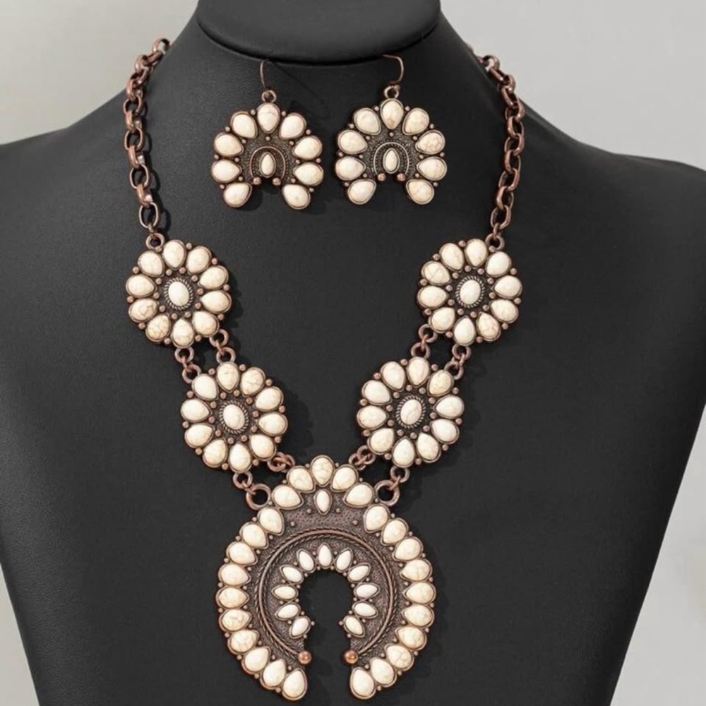 Elegant Floral Cream and Brown Necklace Set